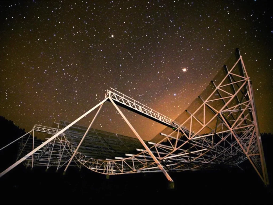 Il radiotelescopio CHEME che ha rilevato il misterioso segnale radio cosmico FRB 20191221A