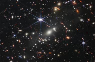 Il Deep Field del telescopio spaziale James Webb sull'ammasso di galassie SMACS 0723