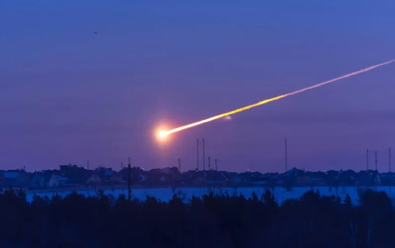 Il bagliore provocato dal meteorite di Chelyabinsk nella Russia meridionale