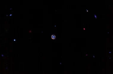 Anello di Einstein catturato dal telescopio spaziale James Webb