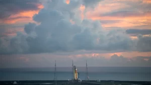 La rampa di lancio con il vettore SLS della NASA per la missione Artemis I