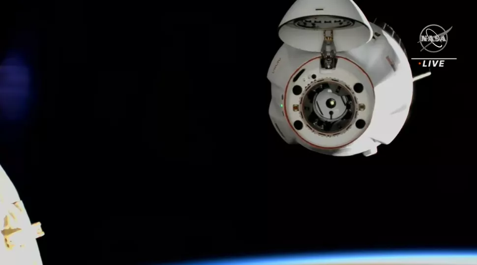 La navetta Cargo Dragon subito dopo il distacco dalla Stazione Spaziale Internazionale.
