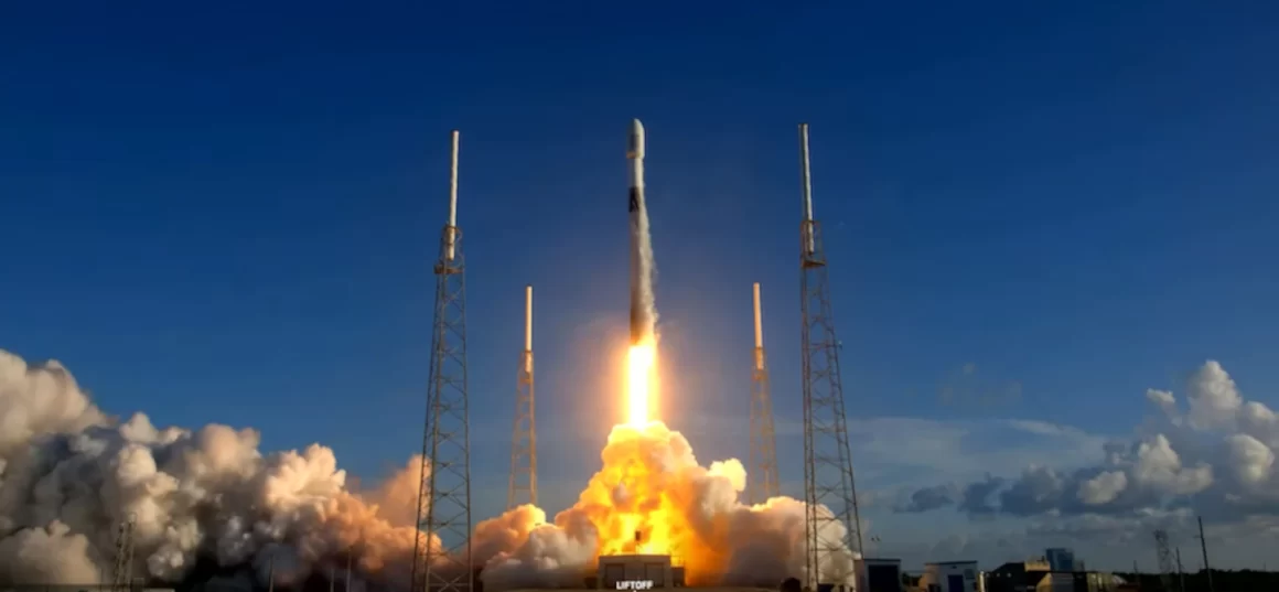 ll decollo del Falcon 9 di SpaceX con a bordo il satellite KPLO della Corea del Sud