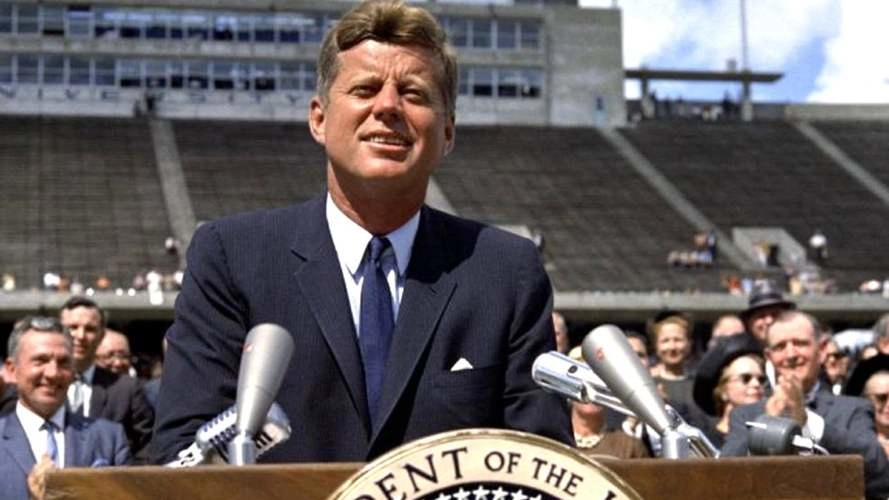 Il presidente J. F. Kennedy allo storico discorso alla Rice University a Huston, Texas. 