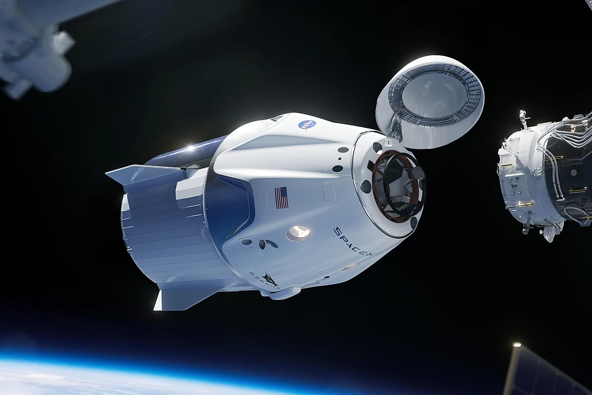 La navetta Crew Dragon di SpaceX che porta per la NASA gli astronauti sulla ISS