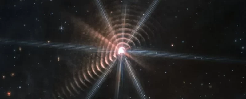 Gli anelli concentrici risolti da James Webb nel sistema binario Wolf-Rayet