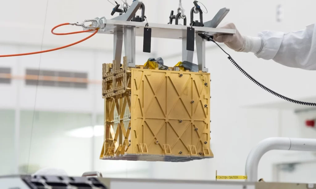 Un immagine del dispositivo MOXIE che ha prodotto ossigeno direttamente su Marte. 