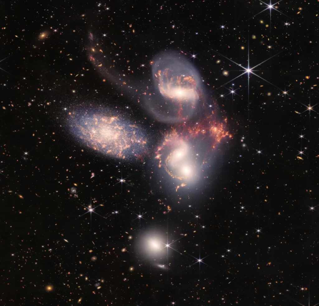 Le cinque galassie del Quintetto di Stephan. Sono anche conosciute come Hickson Compact Group 92 (HCG 92). 