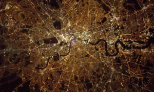 La mappa dell'ESA mostra l'inquinamento luminoso delle nostre città di notte partendo dalle foto scattare dagli astronauti sull'ISS