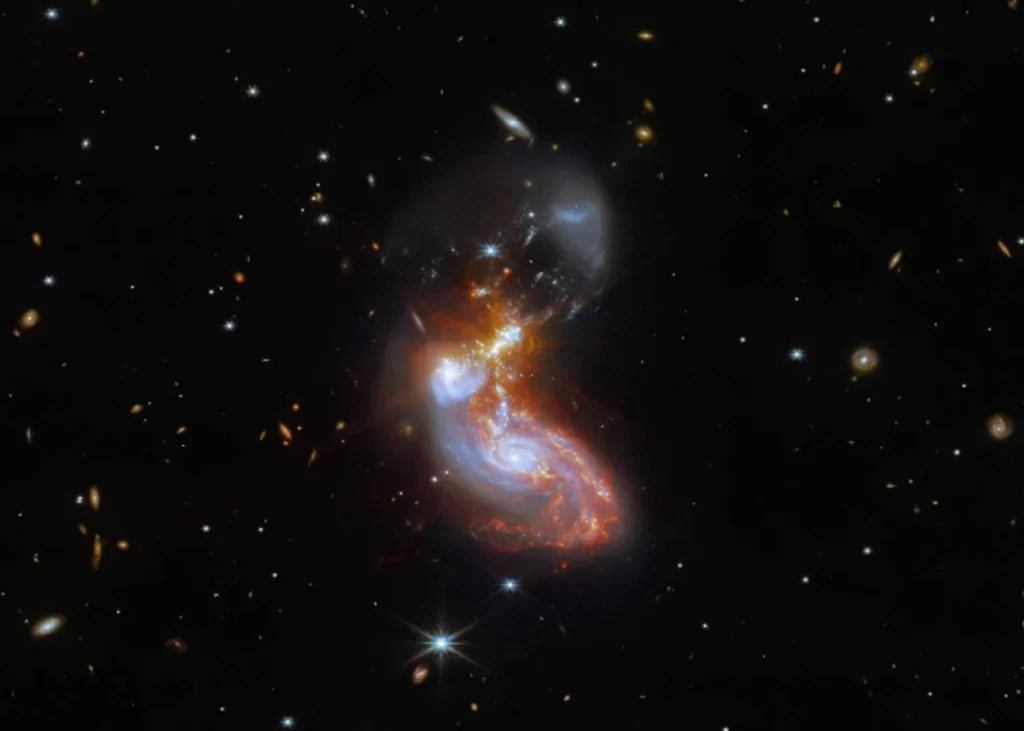 Il telescopio spaziale James Webb della NASA ha catturato una spettacolare collisione tra due galassie chiamata II ZW96.