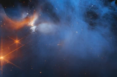 Il telescopio spaziale James Webb ha scoperto un elenco di molecole organiche complesse nei ghiacci di una nube molecolare.