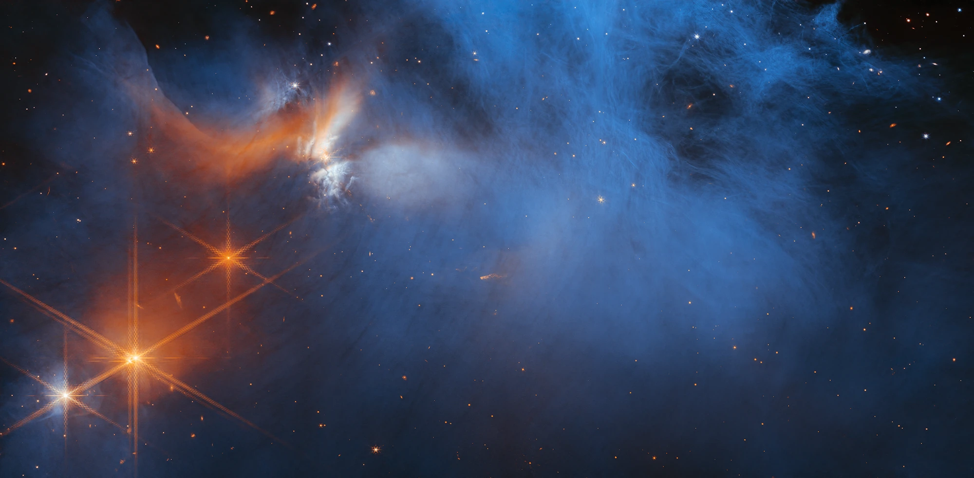 Il telescopio spaziale James Webb ha scoperto un elenco di molecole organiche complesse nei ghiacci di una nube molecolare.