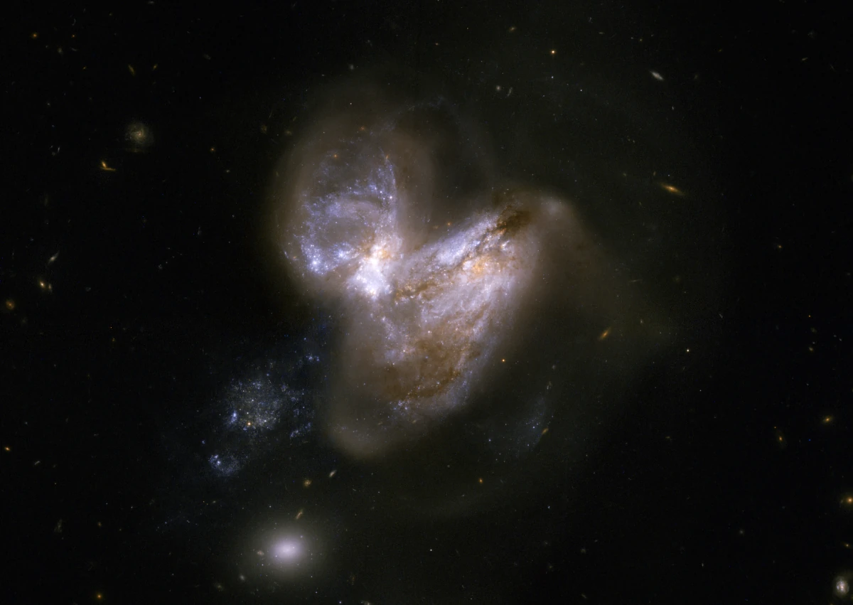Los astrónomos han descubierto un agujero negro en rápido crecimiento en una de las galaxias más conocidas en el universo temprano