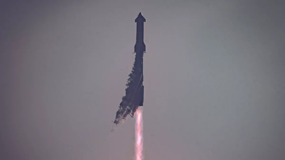 Durante il primo test orbitale della Starship di SpaceX, l'enorme potenza del razzo ha causati diversi danni alle strutture dell'azienda