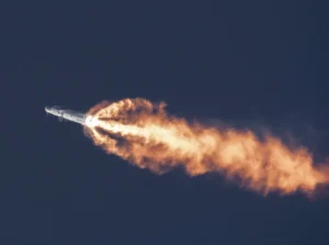 Oggi 20 Aprile 2023, alle ore 14.30 GMT, il razzo Starship di SpaceX, il più potente della storia ha intrapreso il primo volo orbitale