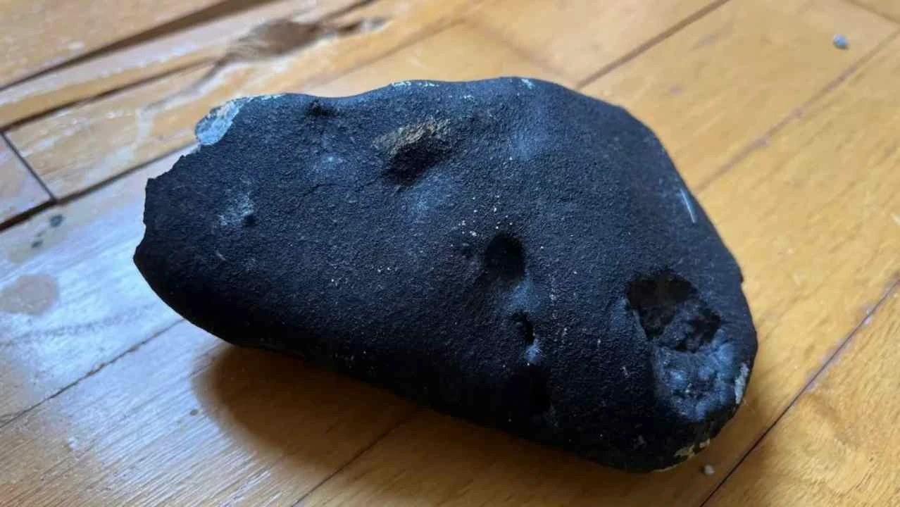Un meteorito que probablemente pertenece a la lluvia de meteoritos Eta Acuáridas se ha estrellado contra una casa en Nueva Jersey.