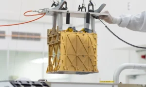 Un dispositivo chiamato MOXIE sul rover Perseverance trasforma l'atmosfera rarefatta del pianeta carica di anidride carbonica in ossigeno