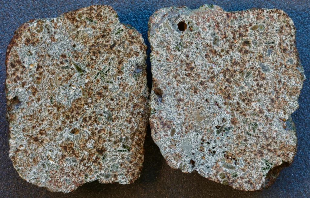 Une équipe de scientifiques dirigée par Evgenii Krestianinovla a analysé un météorite trouvé dans le Sahara daté de 4.6 milliards d'années