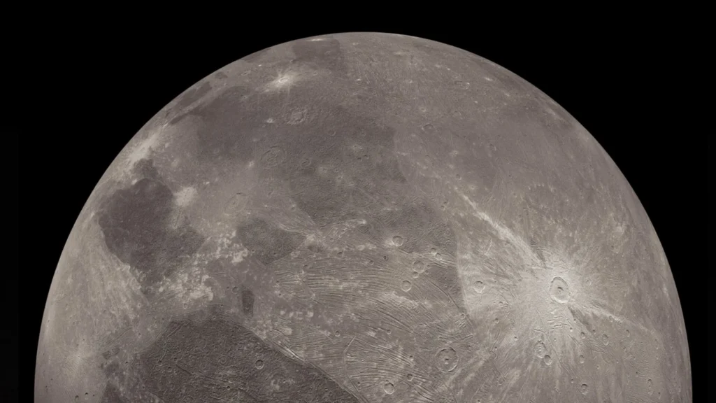 La nave espacial JUNO de la NASA, durante un sobrevuelo de la luna joviana Ganímedes, detectó sales minerales y compuestos orgánicos
