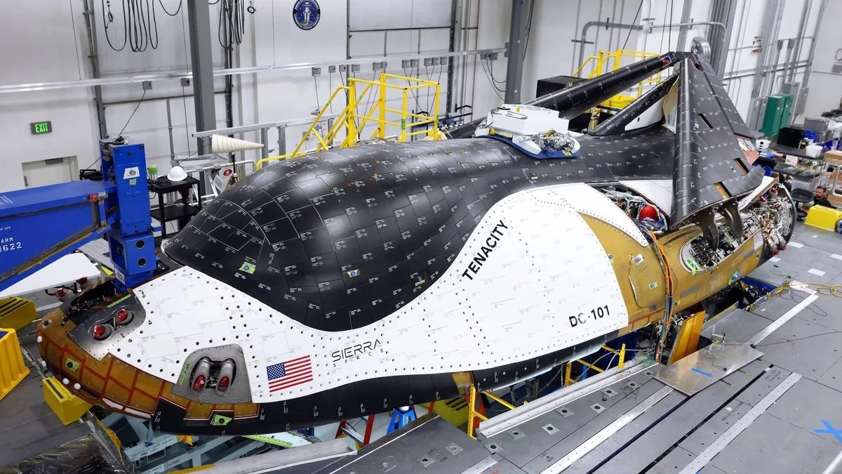 First reusable spaceplane, Sierra Space 's Dream Chaser, named Tenacity, has been fully assembled. Now is and ready for tests