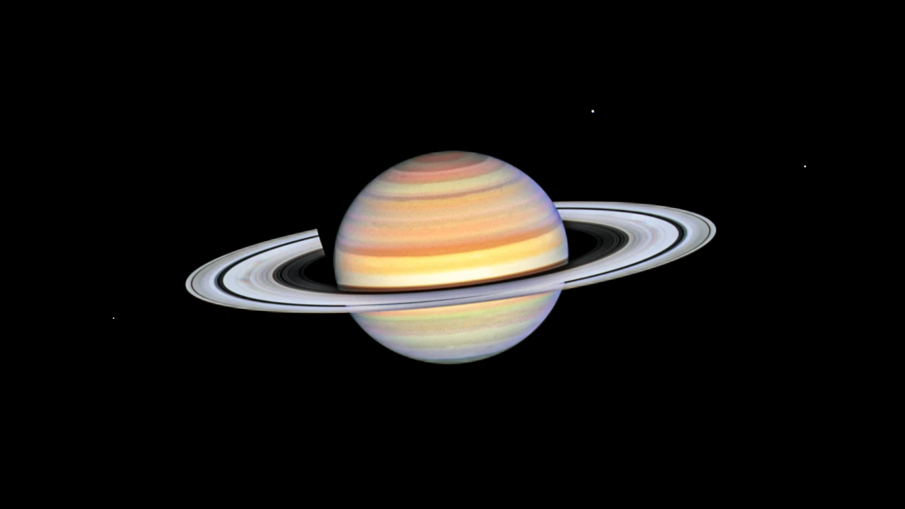 Dei misteriosi raggi sono riapparsi sulle regioni interni degli anelli di Saturno catturati dal telescopio spaziale Hubble