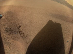 Il piccolo elicottero Ingenuity non volerà mai più su Marte. Durante il suo ultimo atterraggio ha danneggiato una delle pale